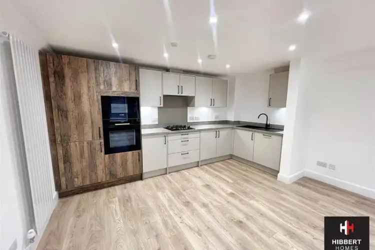 2 Bedroom Flat for Sale - Newly Refurbished Apartment with Parking