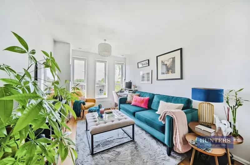 1 Bedroom Flat for Sale near Regent's Canal Camden