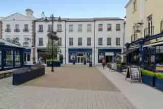 Two Bedroom Apartment with Ensuite and Parking Available June 2025