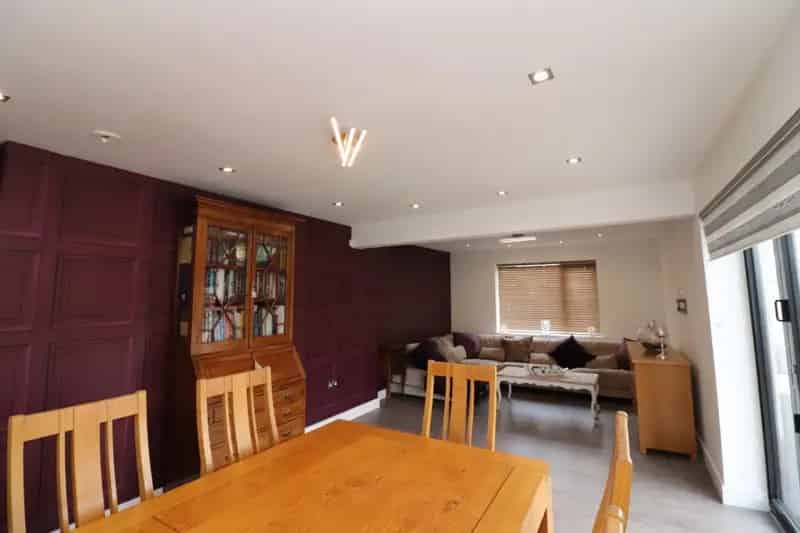 3 bedroom House
 To Let 
Total Size: 1981 SQ FT