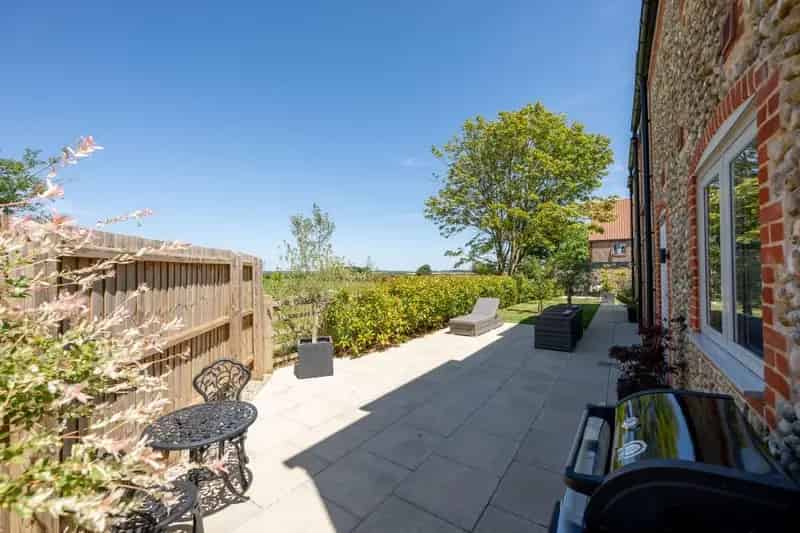 5 Bedroom Semi-Detached House Docking