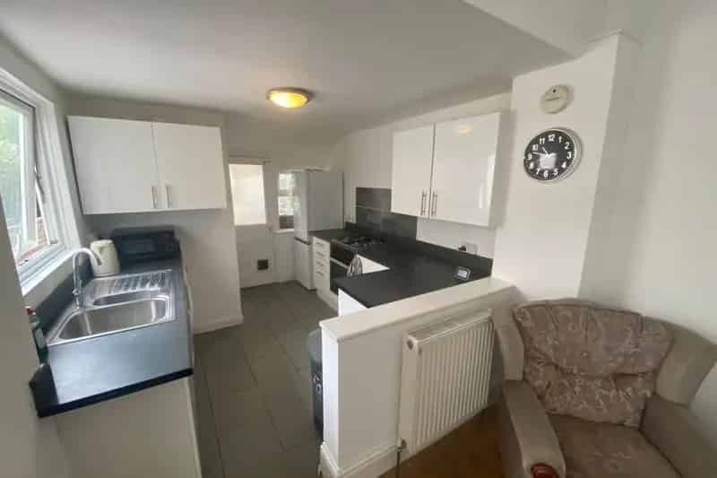 4 Bedroom House with Garden Zero Deposit Guarantee Available