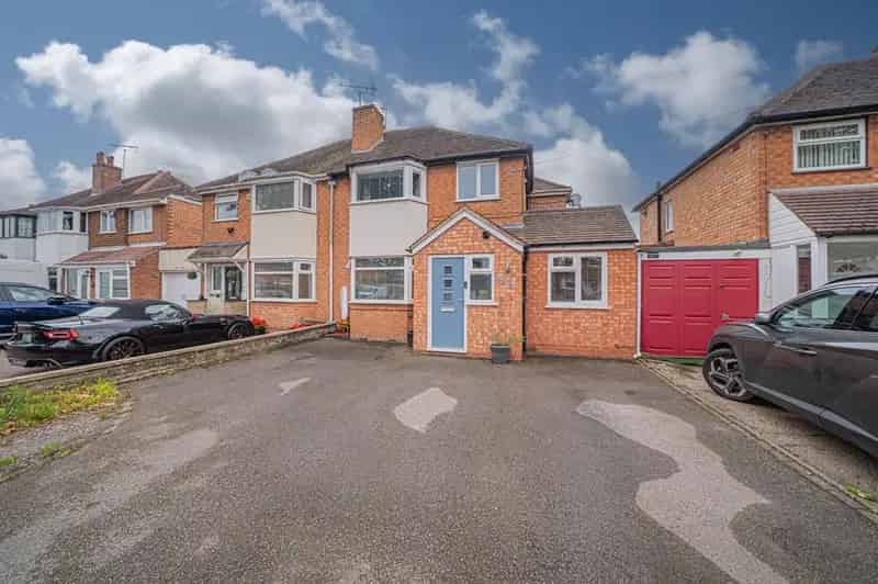 3 Bedroom Semi-Detached House for Sale in Solihull
