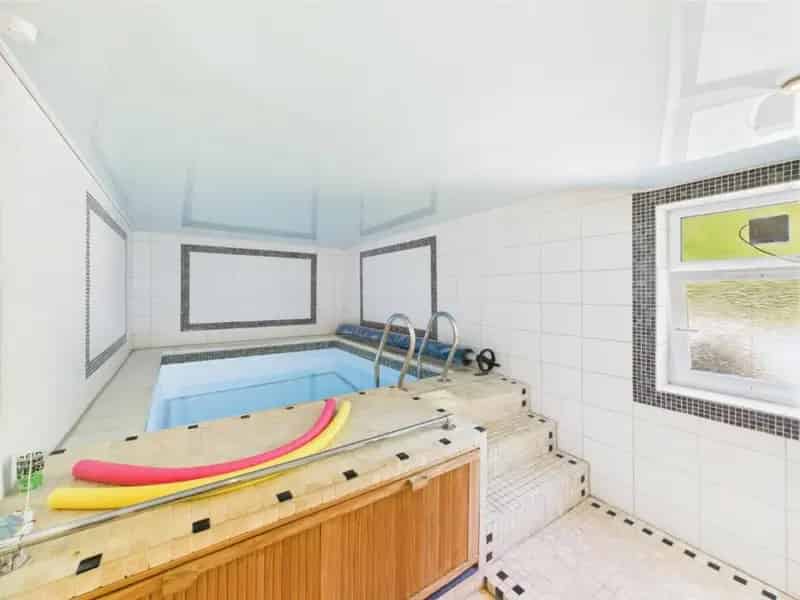 4 Bed Detached House for Sale - Water Jet Pool, Garage & Gardens