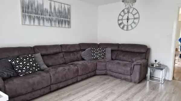 3 Bed End Terrace House Large Driveway Garden Good Schools