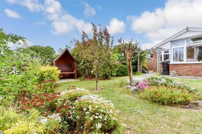 2 Bedroom Detached Bungalow for Sale in Palm Bay