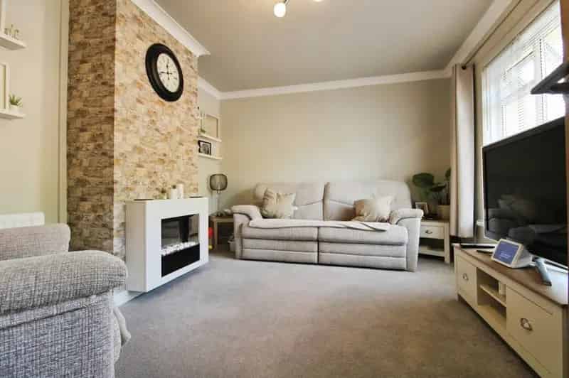 3 Bedroom Semi Detached House Greenway Road