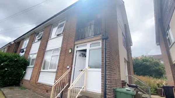 Flat For Rent in Kirklees, England