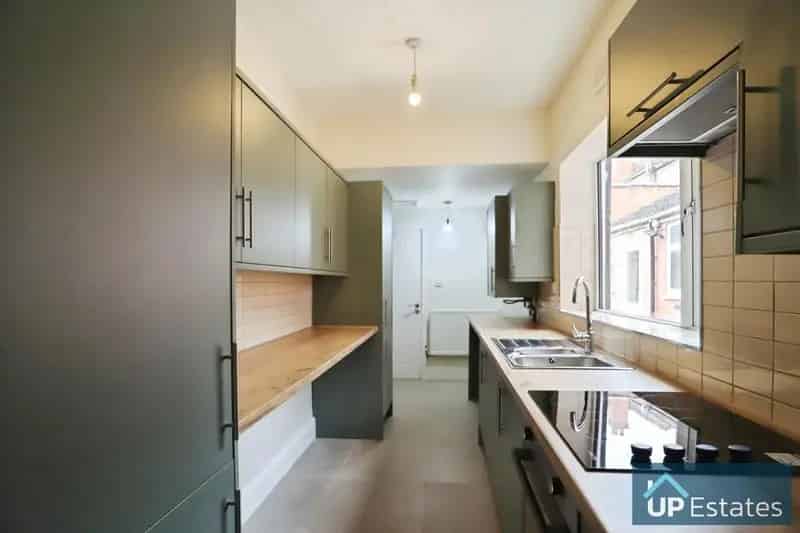 4 Bedroom Terraced House to Rent