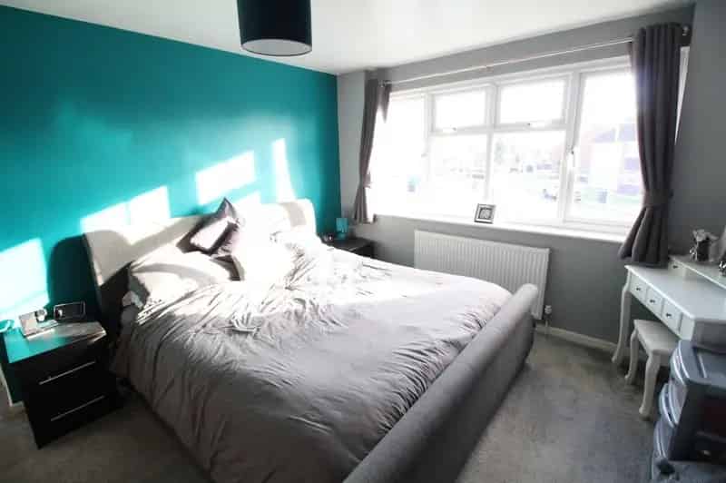 3 bedroom Semi Detached House for sale, Bedworth, Warwickshire, CV12