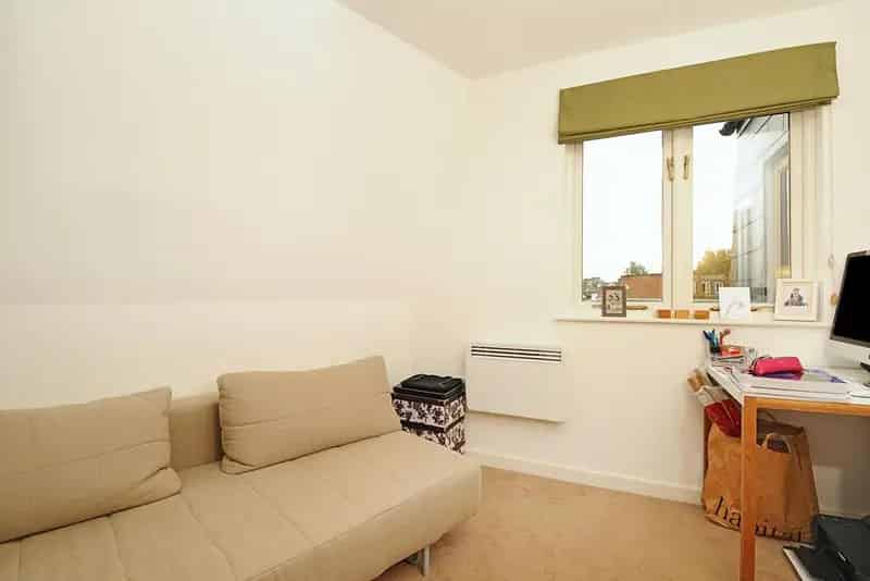 Beautiful Two-Bedroom Flat with Balcony