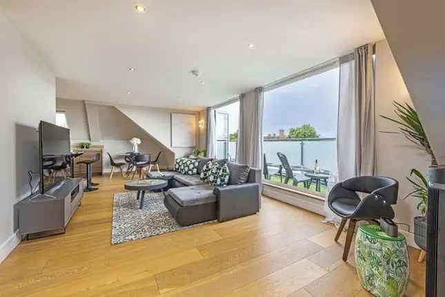 Luxury 2-Bed Flat in Putney Hill London SW15