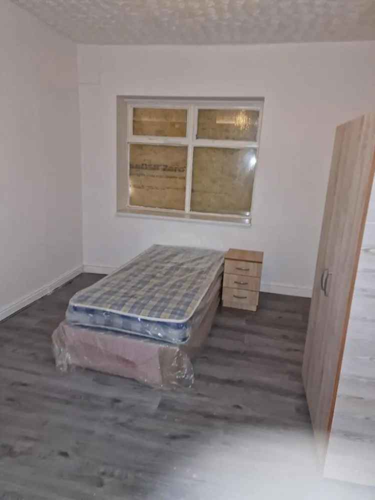 1 bedroom in a house share to rent