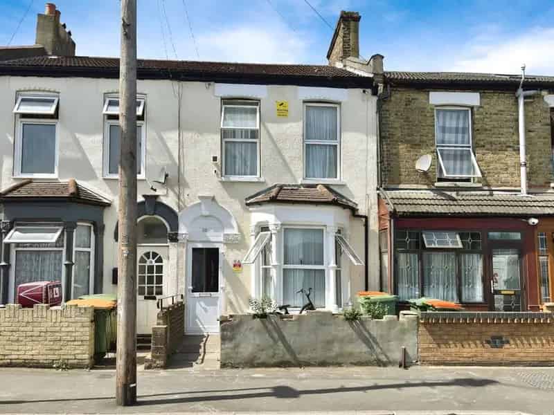 3 bedroom Mid Terrace House for sale, London, E6