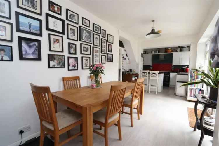 4 Bedroom Detached House for Sale in Shenfield Park