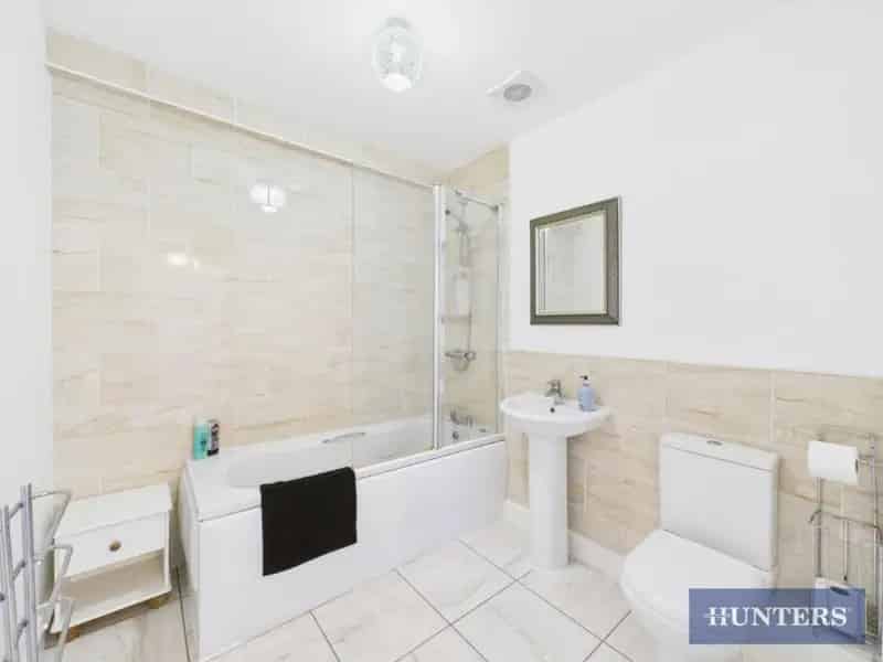 2 Bed Flat for Sale in Filey - First Floor Apartment with Allocated Parking