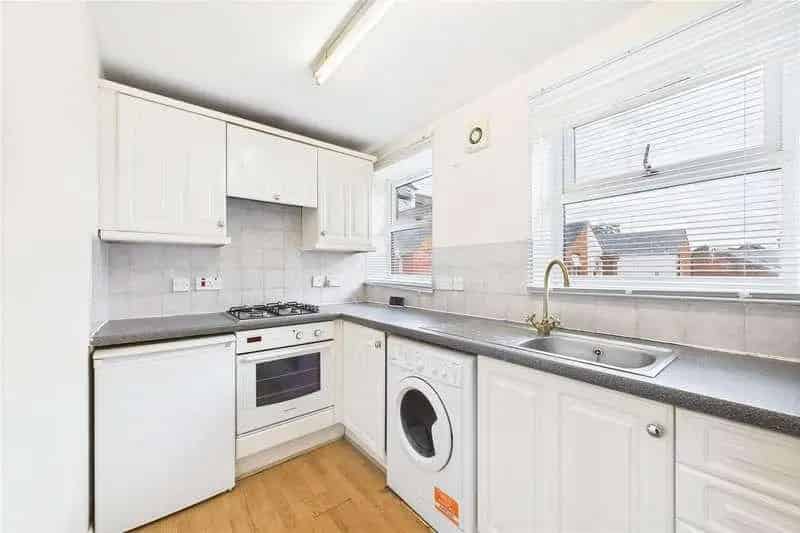 2 Bed Flat for Sale No Onward Chain Caversham