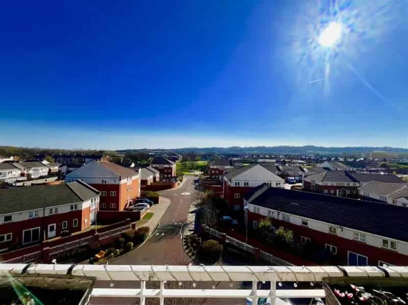 2 Bed Top Floor Apartment For Sale Near Amenities