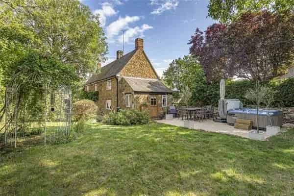 Grade II Listed House in Bloxham Oxfordshire