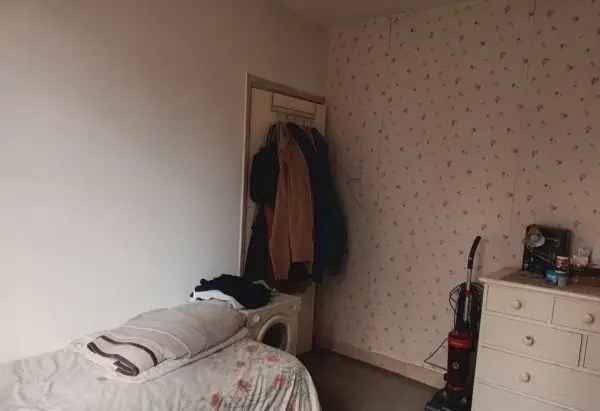 Flat For Rent in Sheffield, England