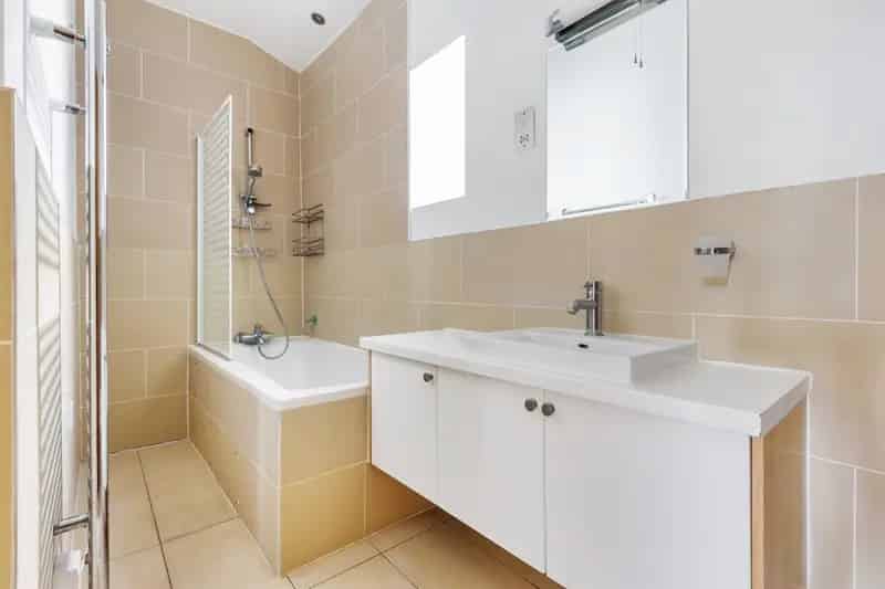 2-Bedroom Flat Ealing Modern Ensuite Parking Garden