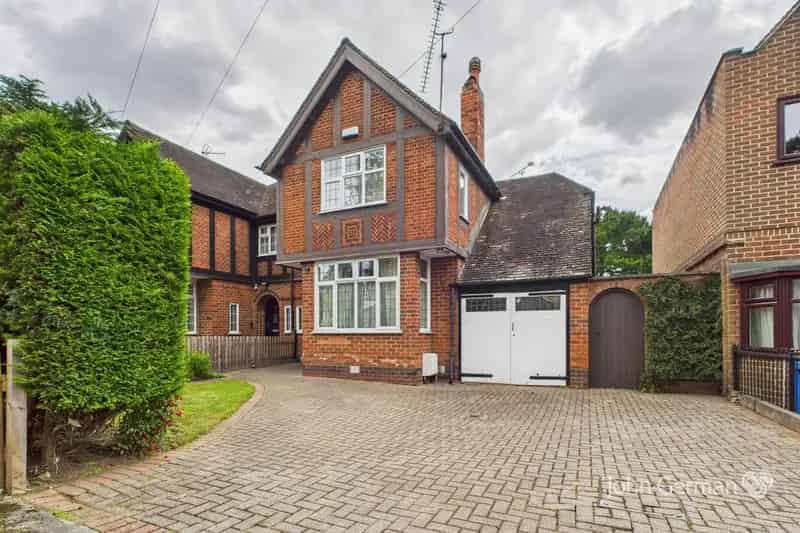 4 Bedroom Semi-Detached House for Sale