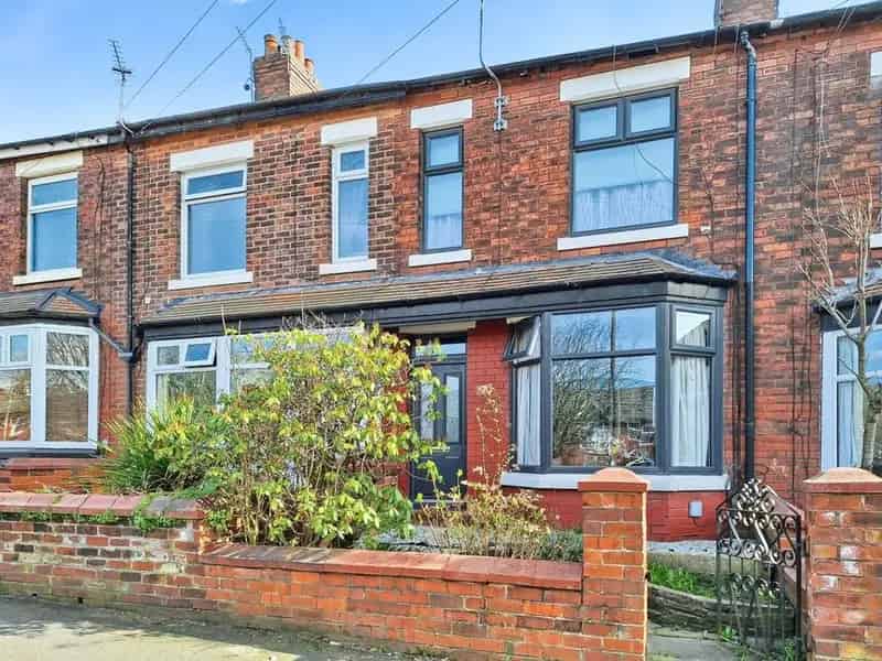 2 bedroom Mid Terrace House for sale, Hyde, Greater Manchester, SK14