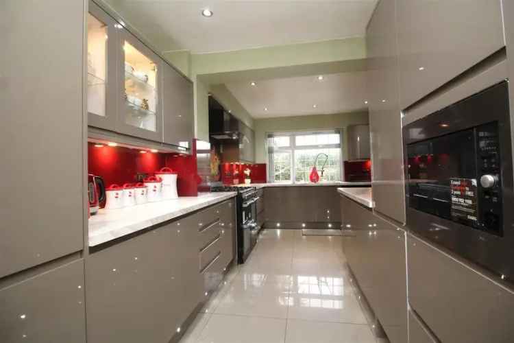 6 bedroom detached house for sale