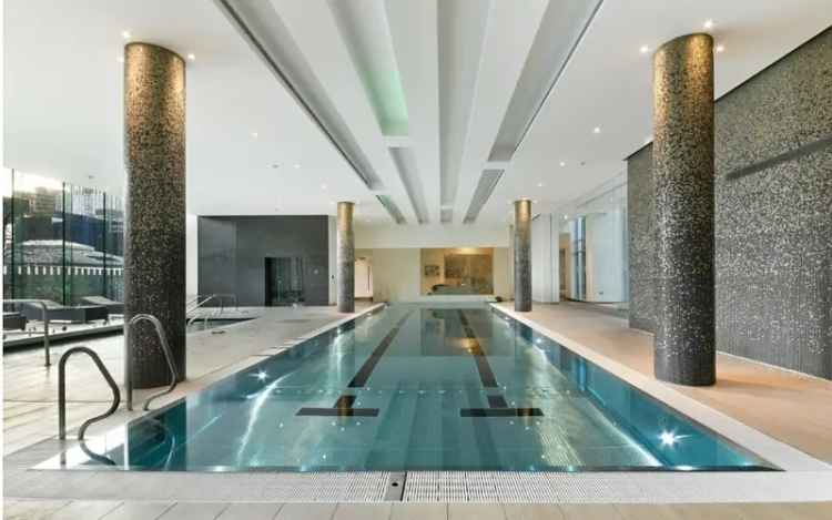 Canary Wharf Studio Apartment - Modern Luxury in East Tower