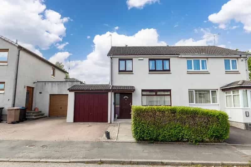 Spacious 3-Bedroom Semi-Detached House in Bridge of Don