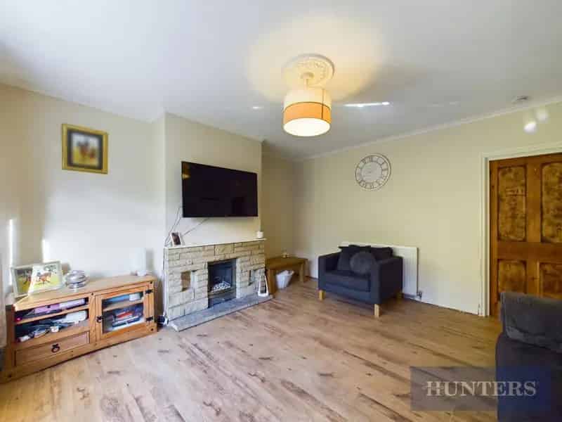 3 Bedroom House For Sale with Garden and Off Road Parking
