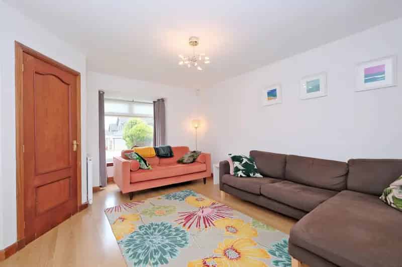 Appealing 4-Bedroom Detached House in Cove with Sea Views