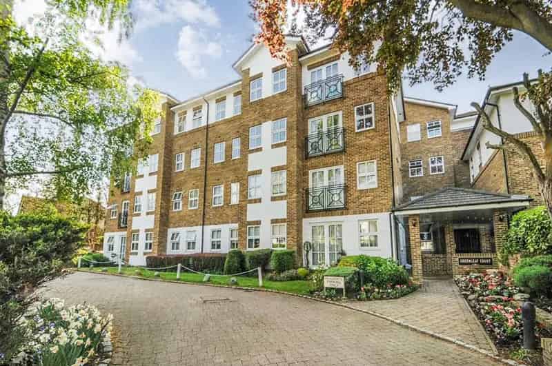 3 bedroom flat for sale