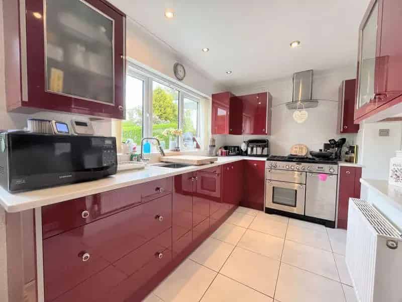 5 Bedroom Semi-Detached House for Sale