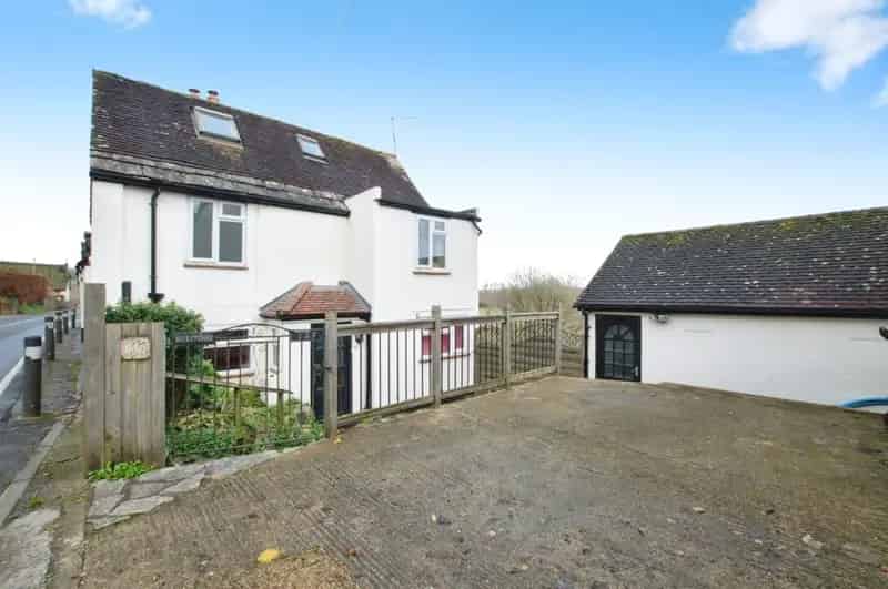 2 Bed Riverfront Home Spetisbury Stunning Garden Pontoon