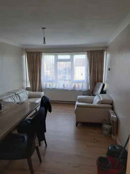 Flat For Rent in Borough of Spelthorne, England