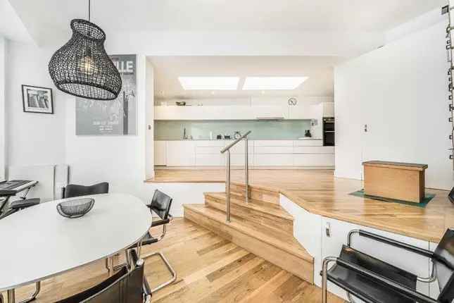 Semi Detached House for Sale in Maida Vale