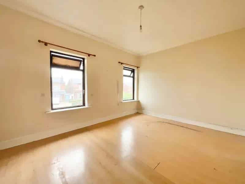 3 Bed Semi-Detached House For Sale Needs Modernisation