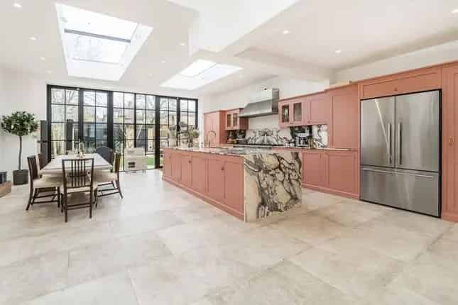 Five Bedroom Semi-Detached House for Sale in Streatham SW16