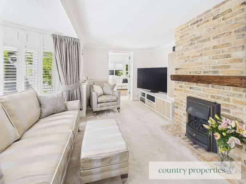 2 bed house for sale