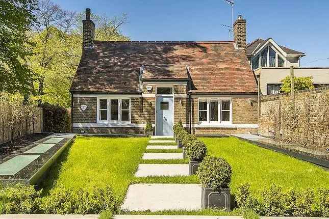 Detached House for Sale in Margravine Gardens London W6