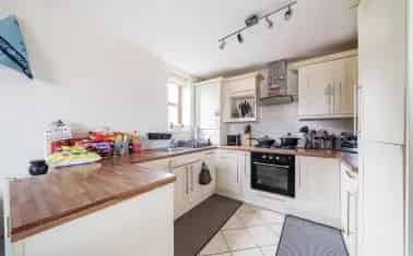 2 Bed Apartment Near Launceston Town Centre