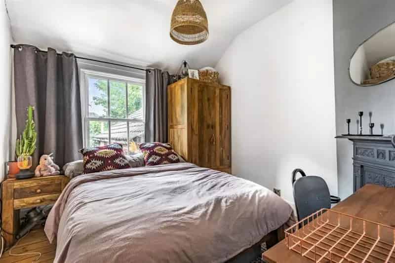 1 Bed House for Sale - Freehold - Modern Kitchen & Bathroom