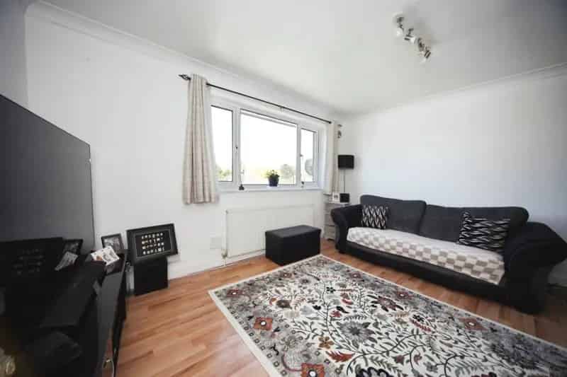 Two Bedroom Maisonette Near Luton Train Station