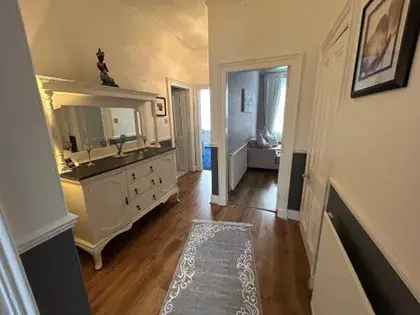 2-Bedroom 97m² Furnished Flat in Aberdeen