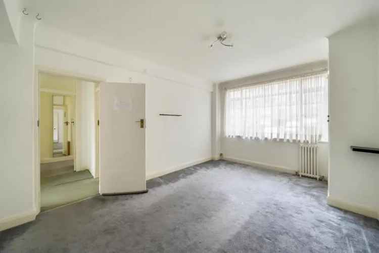 Flat For Sale in London, England