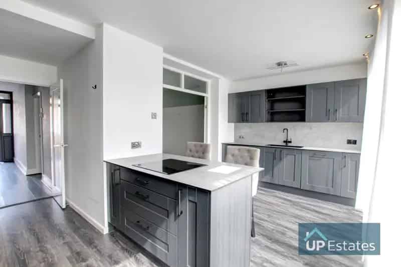 2 Bedroom End Terrace House to Rent No Upward Chain