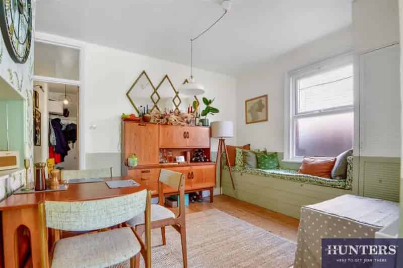 2 Bed Garden Flat for Sale Near Transport Links