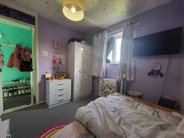 Flat For Rent in Test Valley, England