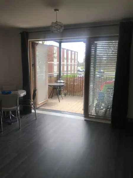 2 Double Bedroom Flat New Build Large Balcony Gated Garden